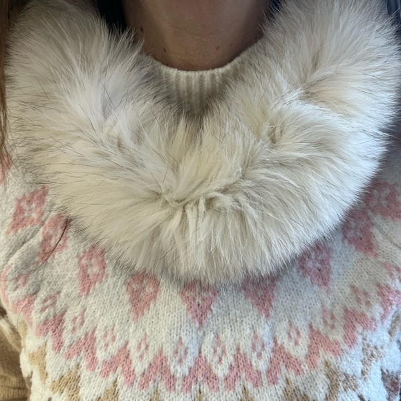 White fur collar - Picture 2 of 3